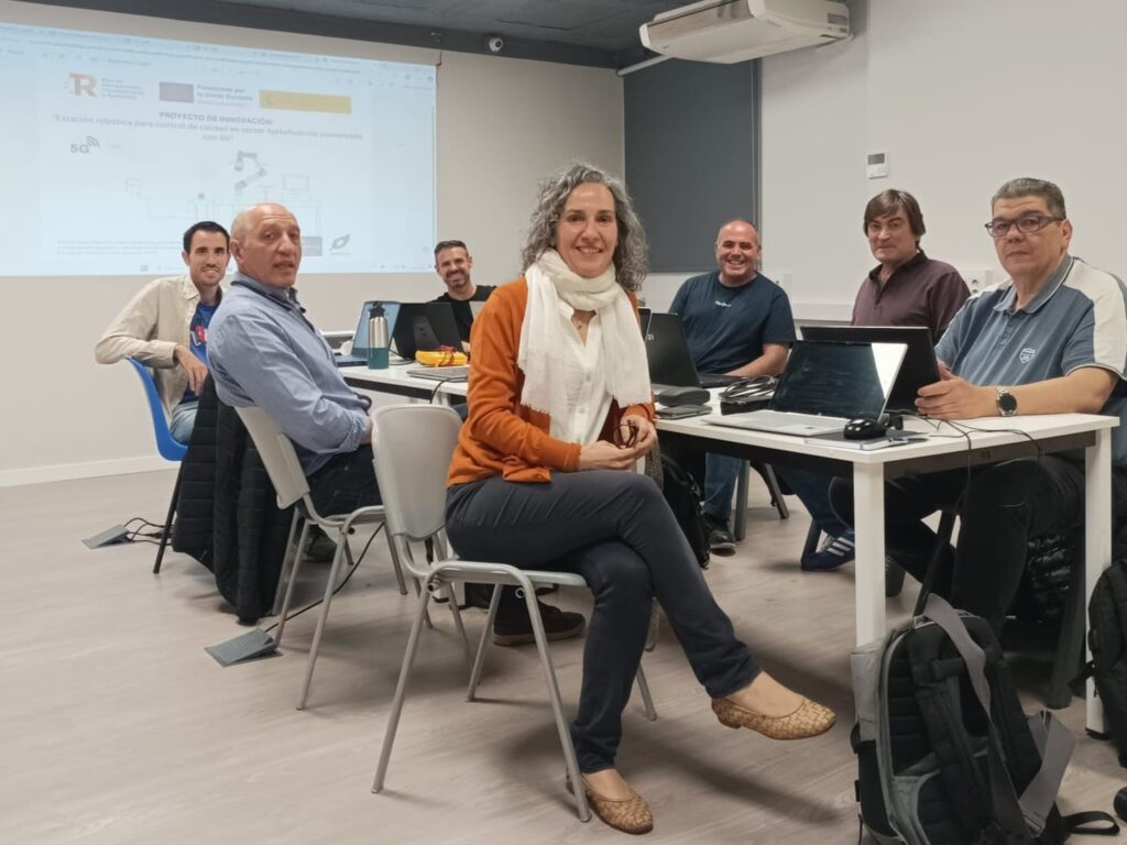 Formación docente estación robótica 5G Monlau