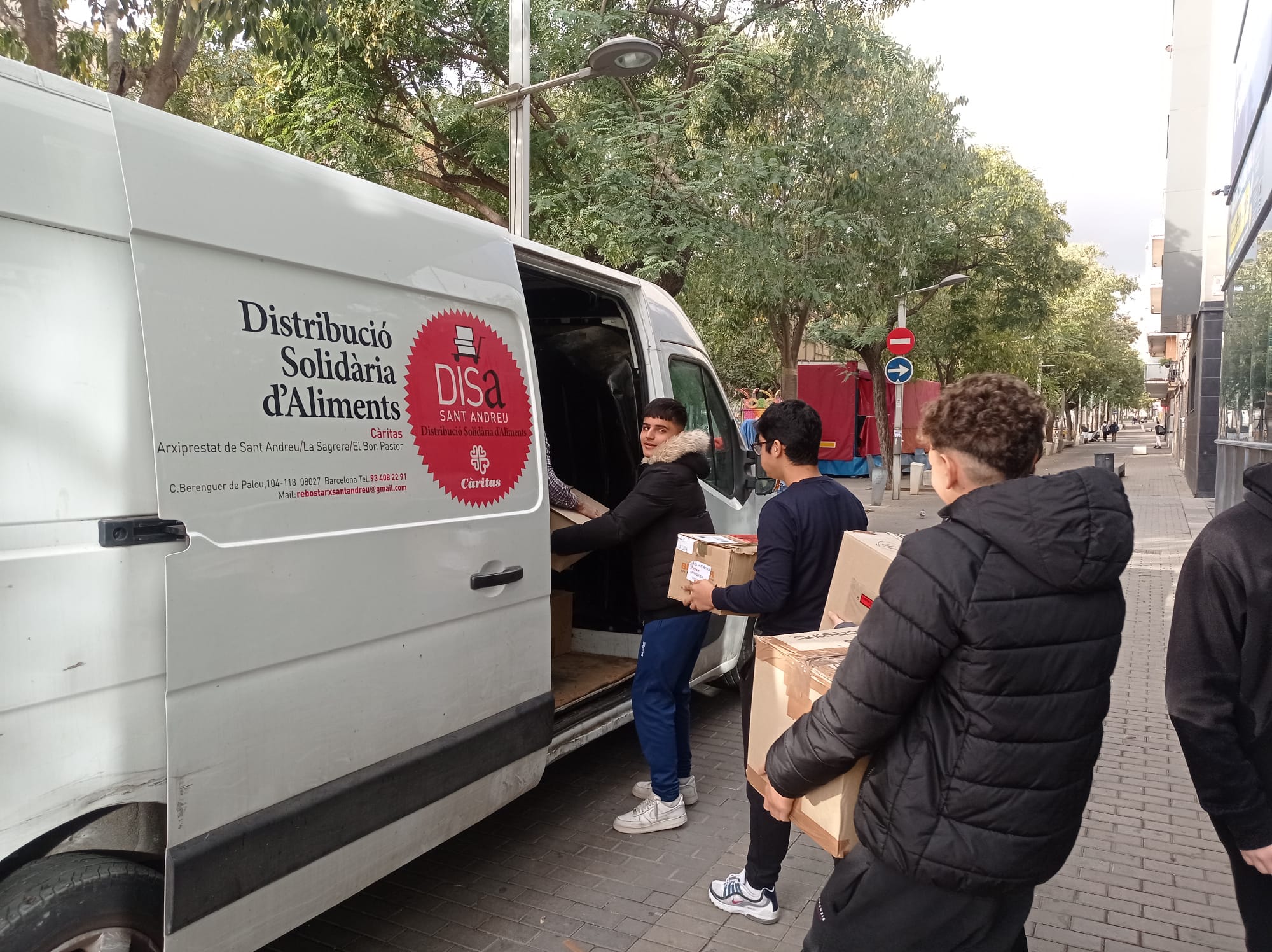 Monlau colabora un año más en la recogida de alimentos