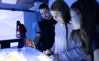 I si aprendre fos divertit? Monlau incorpora una sala immersiva per transformar l’aula en una experiència única