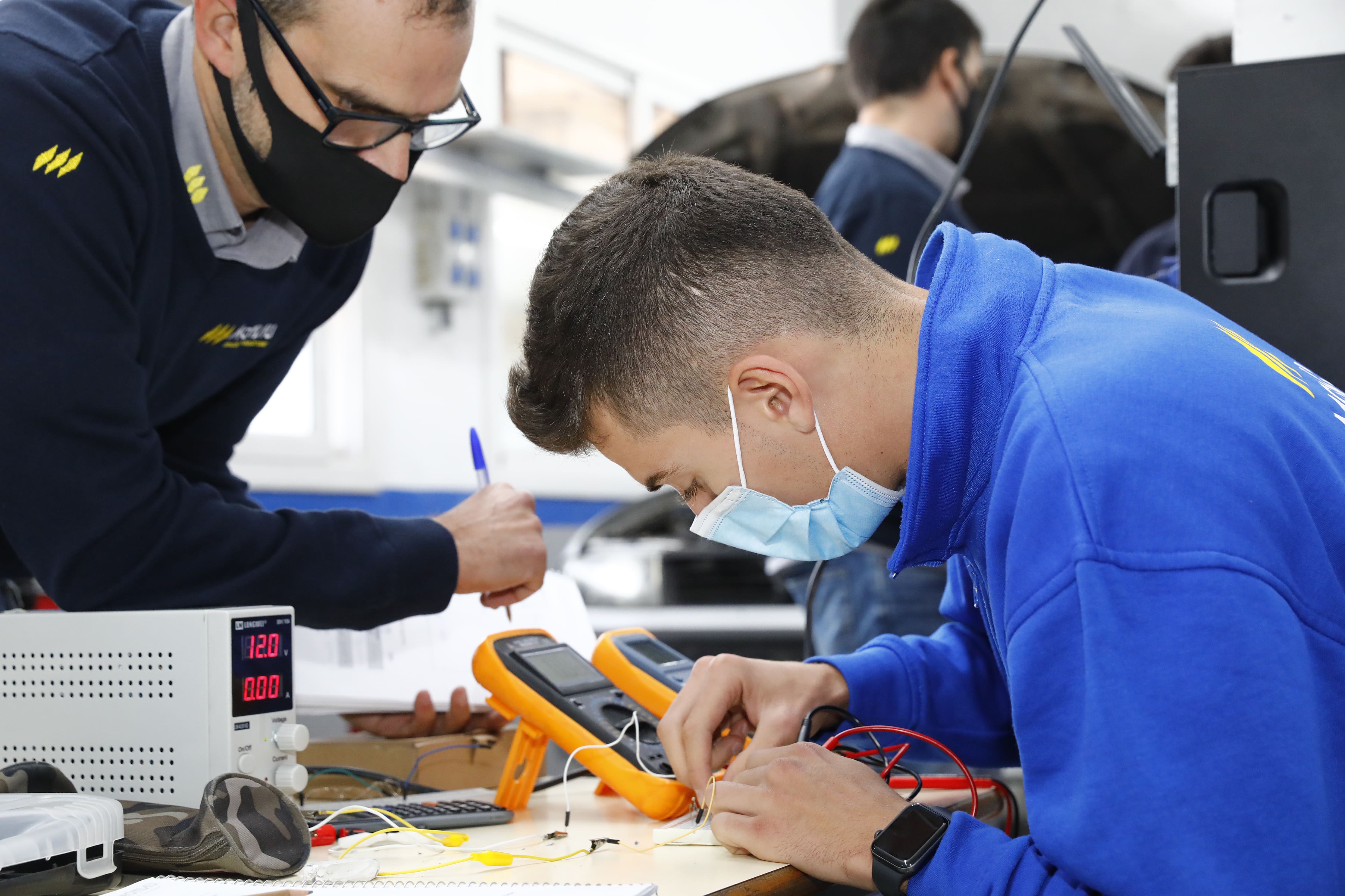 ¿Cómo es un aula-taller de electricidad?