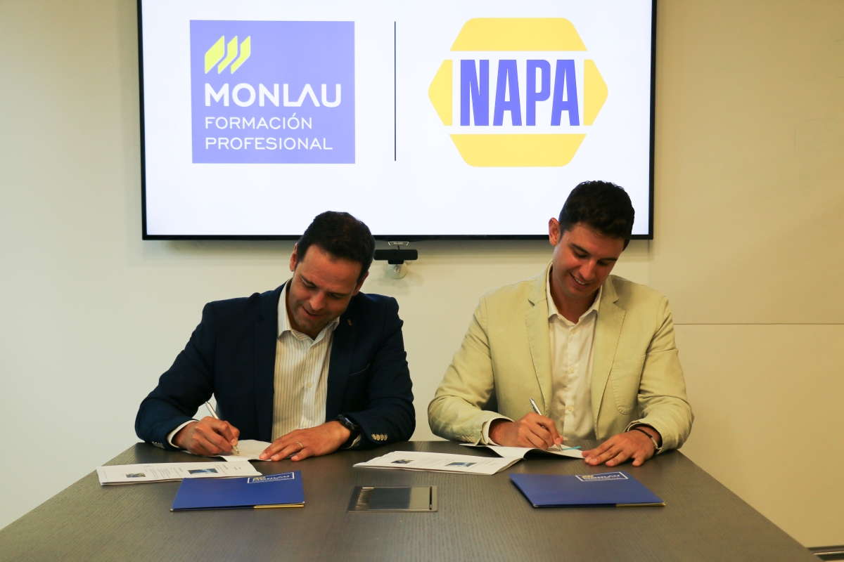 Monlau y Napa firman un acuerdo de colaboración Iban Ventura, director general de Monlau y Daniel Tejada, Regional Director de NAPA firman el acuerdo