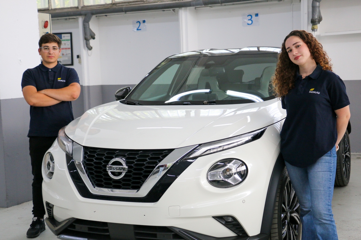 alumnos de Monlau amb Nissan Juke