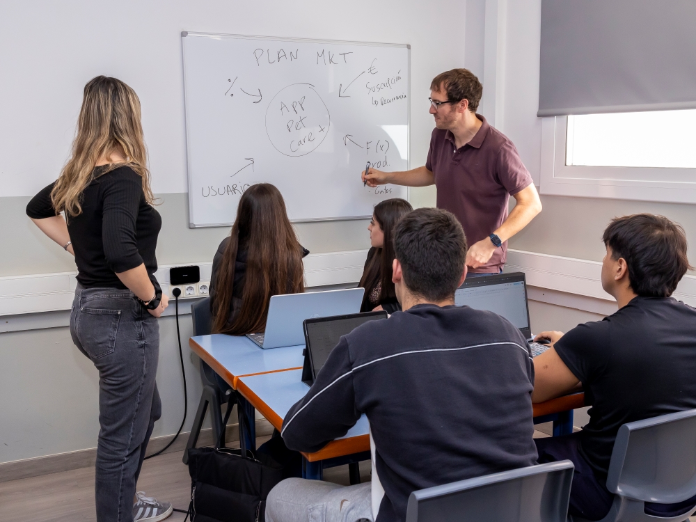 Monlau presenta una sala inmersiva que transforma la formación