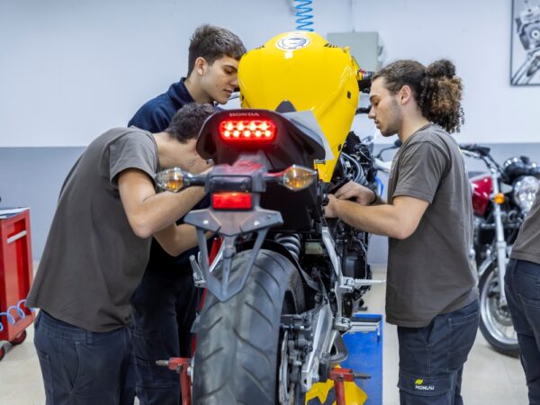 Grado Medio de Electromecánica de Motos en Barcelona